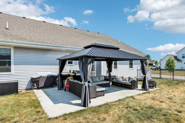 716 Kenseth Way, Cambridge, WI 53523