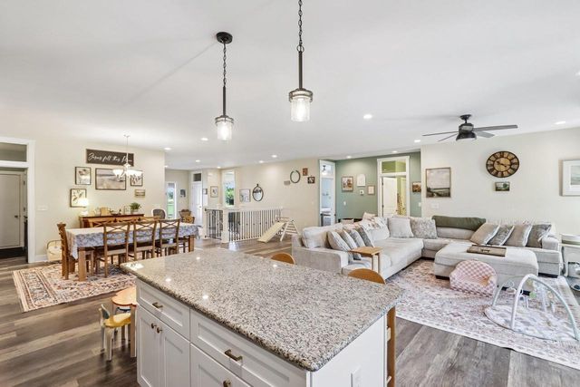 716 Kenseth Way, Cambridge, WI 53523