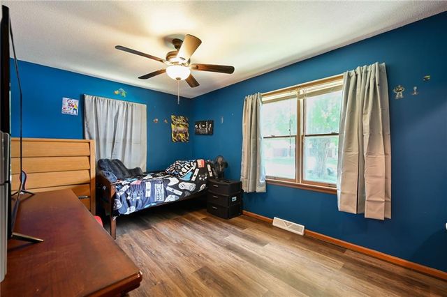 503 SW Maple Lane, Oak Grove, MO 64075