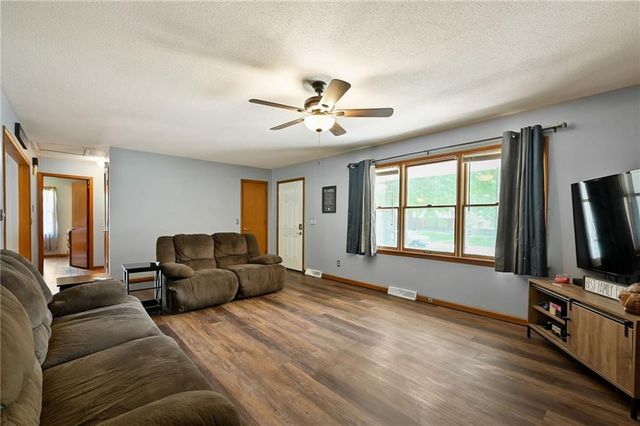 503 SW Maple Lane, Oak Grove, MO 64075