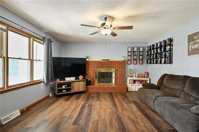 503 SW Maple Lane, Oak Grove, MO 64075