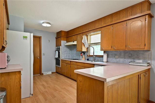 503 SW Maple Lane, Oak Grove, MO 64075