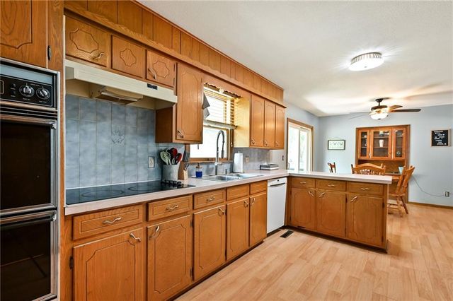 503 SW Maple Lane, Oak Grove, MO 64075