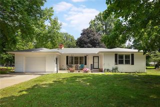 503 SW Maple Lane, Oak Grove, MO 64075
