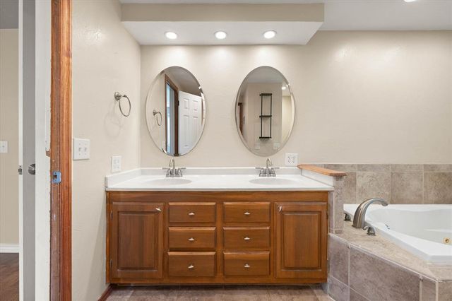 8404 Blackberry Ridge, Edmond, OK 73034