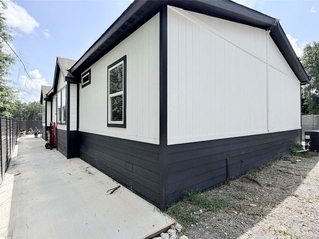 2320 Road 5836, Cleveland, TX 77327