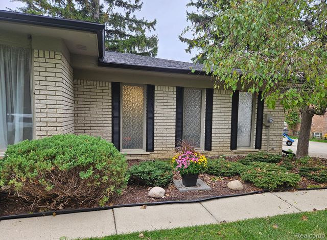6701 Yarborough Drive, Shelby Charter Township, MI 48316