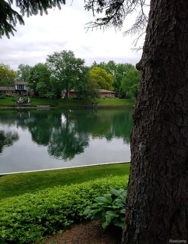 6701 Yarborough Drive, Shelby Charter Township, MI 48316
