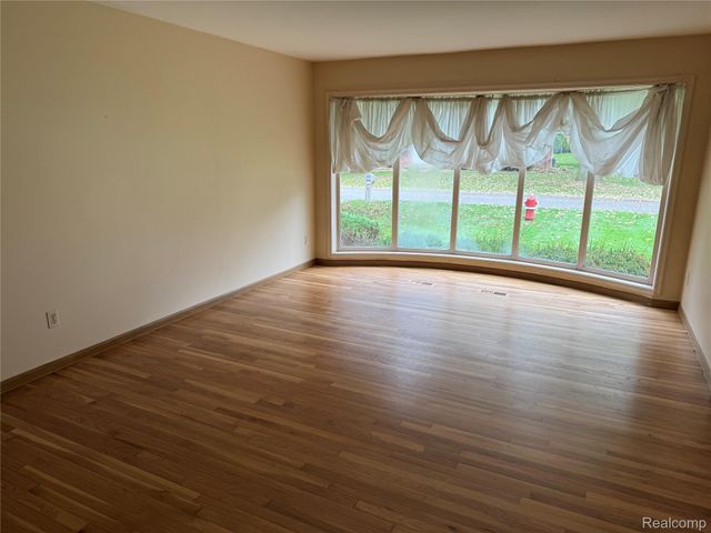 6701 Yarborough Drive, Shelby Charter Township, MI 48316