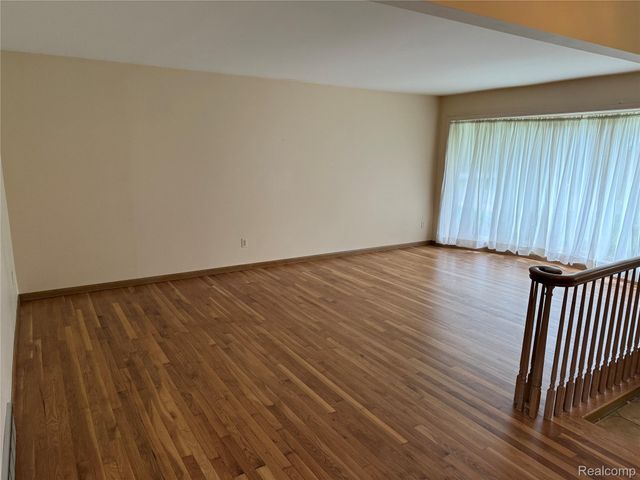 6701 Yarborough Drive, Shelby Charter Township, MI 48316