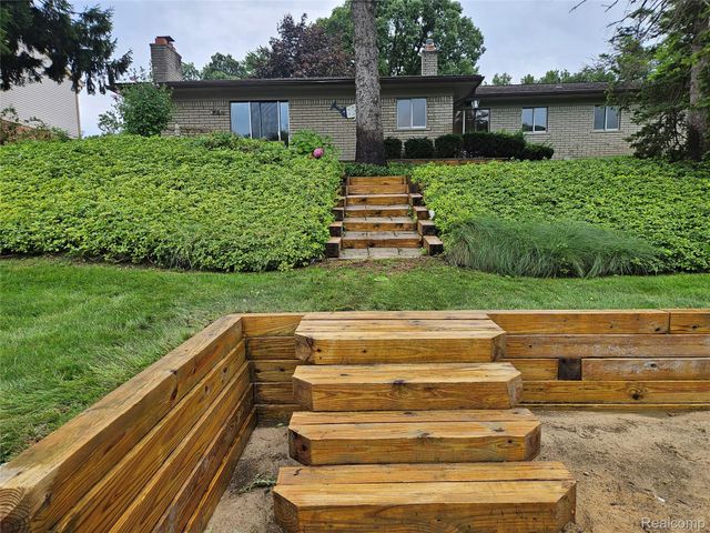 6701 Yarborough Drive, Shelby Charter Township, MI 48316