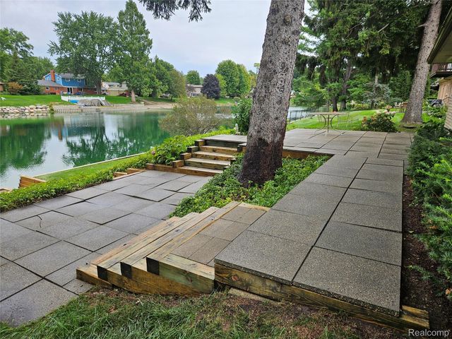 6701 Yarborough Drive, Shelby Charter Township, MI 48316