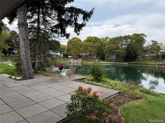 6701 Yarborough Drive, Shelby Charter Township, MI 48316