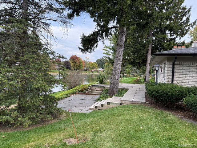 6701 Yarborough Drive, Shelby Charter Township, MI 48316