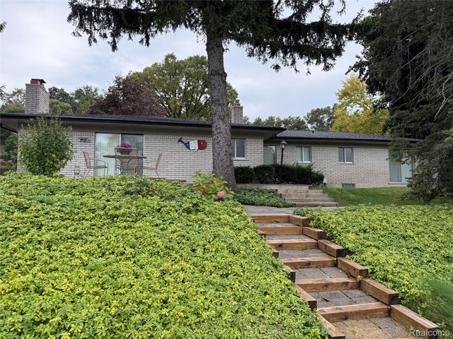 6701 Yarborough Drive, Shelby Charter Township, MI 48316