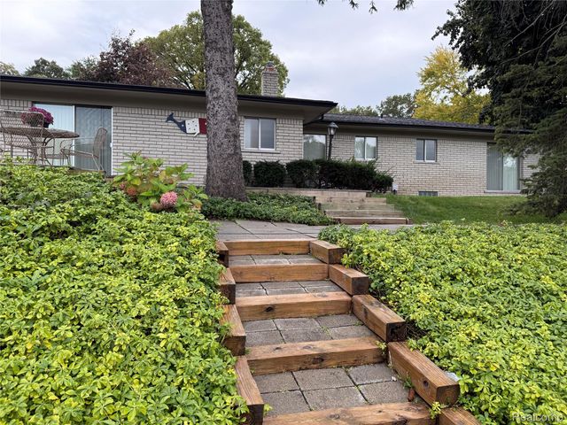 6701 Yarborough Drive, Shelby Charter Township, MI 48316