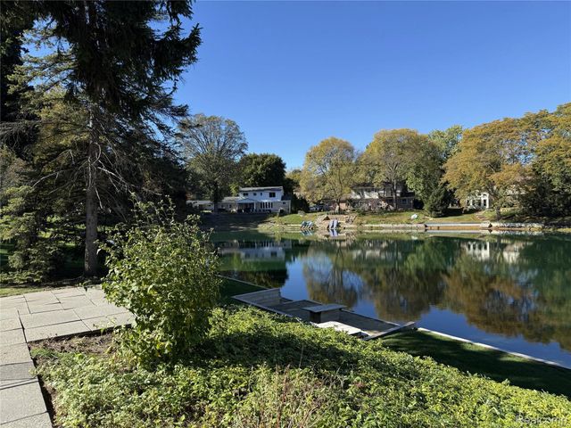 6701 Yarborough Drive, Shelby Charter Township, MI 48316