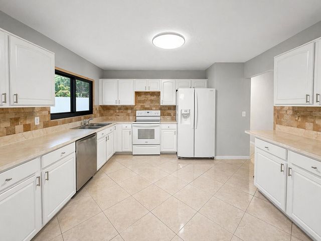 568 SE Chapman Avenue, Port St. Lucie, Port St Lucie, FL 34984