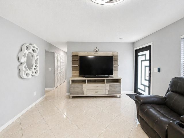 568 SE Chapman Avenue, Port St. Lucie, Port St Lucie, FL 34984