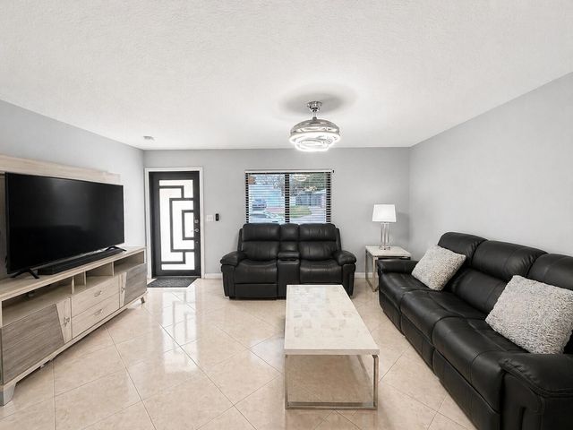 568 SE Chapman Avenue, Port St. Lucie, Port St Lucie, FL 34984