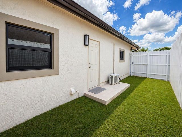 568 SE Chapman Avenue, Port St. Lucie, Port St Lucie, FL 34984