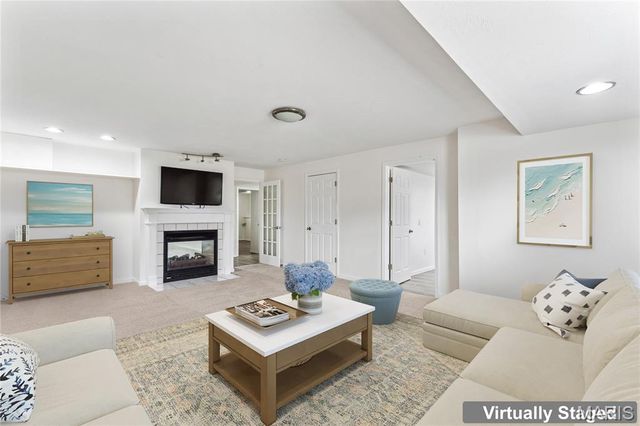 968 Hunter Chaise Drive, Wentzville, MO 63385