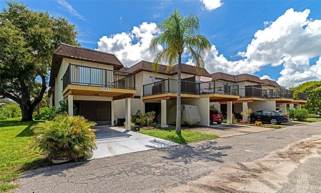 3225 RAMBLEWOOD DRIVE, Sarasota, FL 34237