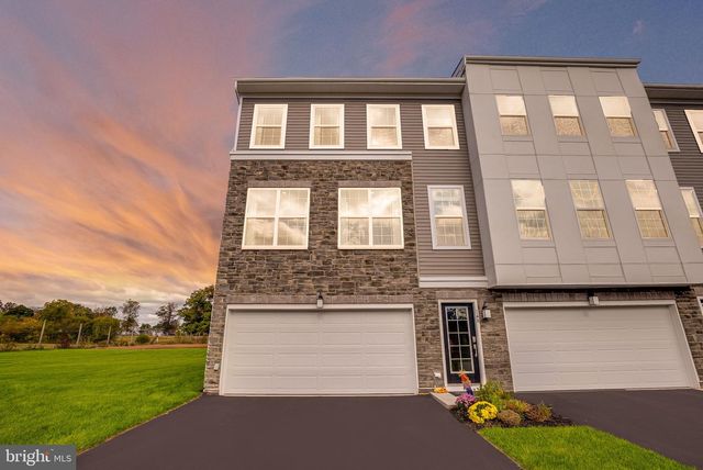 112 FRED CLARK DR, Pennington, NJ 08534