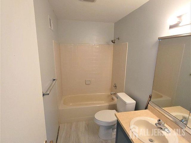 17 Deerberry Lane, South Brunswick, NJ 08852