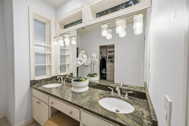 220 Clubhouse DR, Lakeway, TX 78734