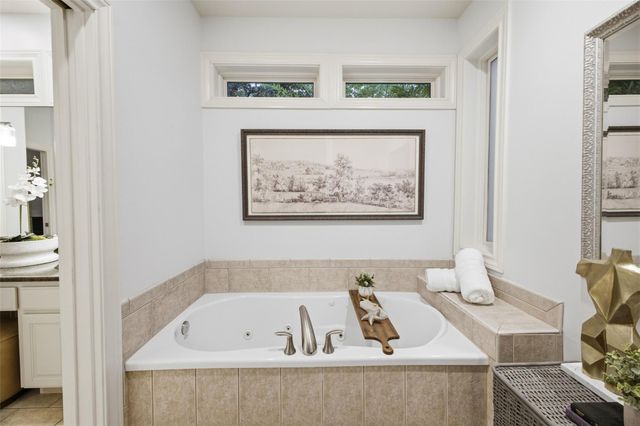 220 Clubhouse DR, Lakeway, TX 78734