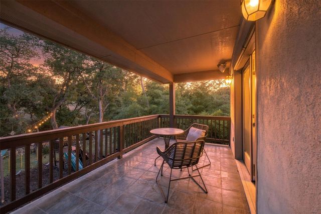 220 Clubhouse DR, Lakeway, TX 78734