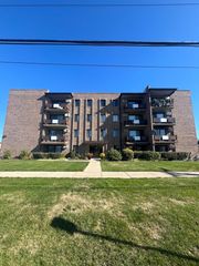 7945 S Oketo Avenue 408, Bridgeview, IL 60455