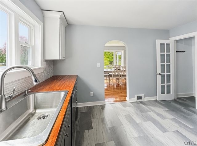 16 Homestead Road East, New Hartford, NY 13323