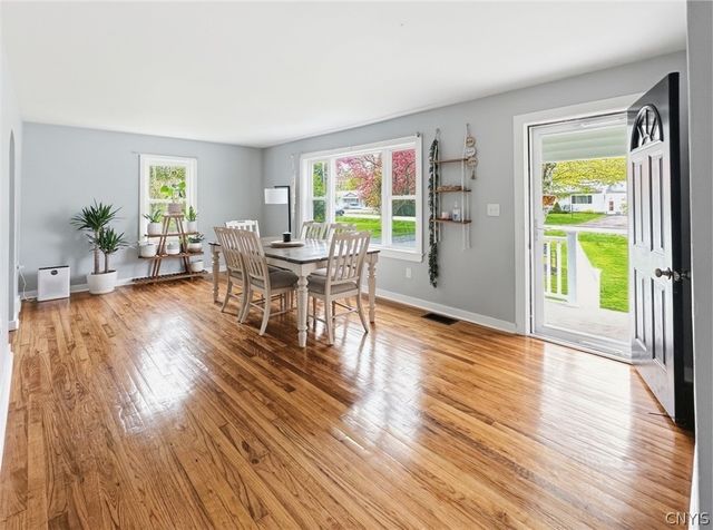 16 Homestead Road East, New Hartford, NY 13323