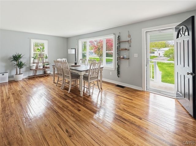 16 Homestead Road East, New Hartford, NY 13323