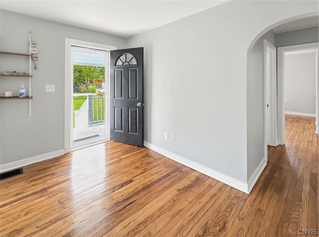 16 Homestead Road East, New Hartford, NY 13323