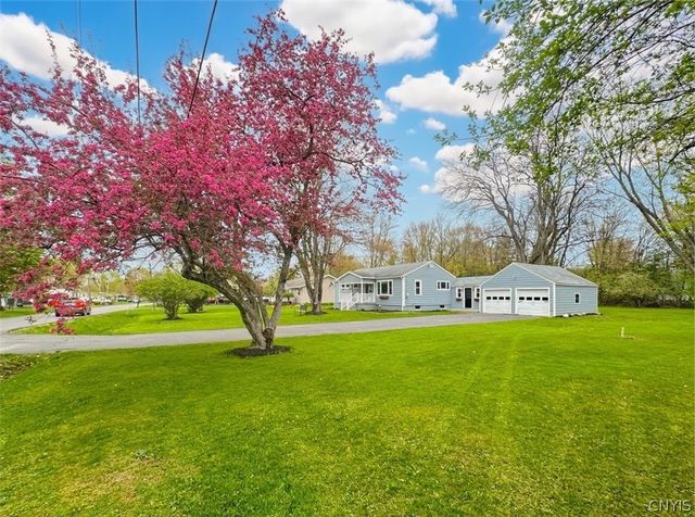 16 Homestead Road East, New Hartford, NY 13323