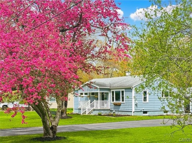 16 Homestead Road East, New Hartford, NY 13323