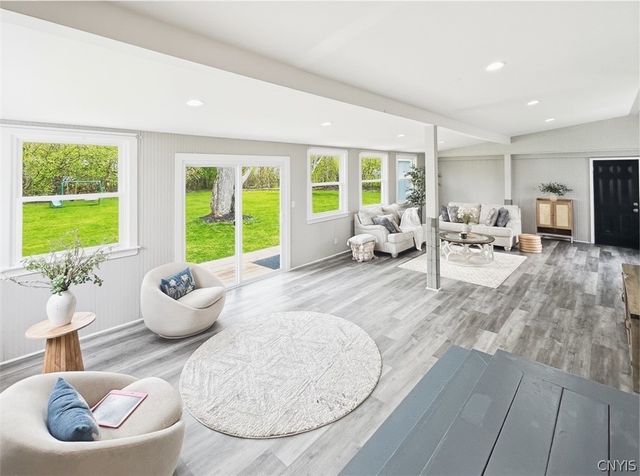 16 Homestead Road East, New Hartford, NY 13323