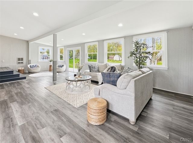 16 Homestead Road East, New Hartford, NY 13323