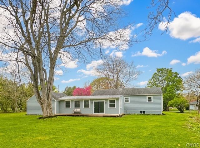 16 Homestead Road East, New Hartford, NY 13323