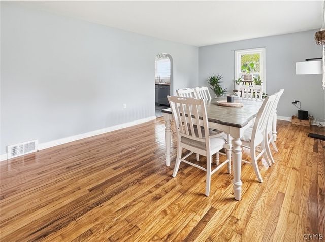 16 Homestead Road East, New Hartford, NY 13323
