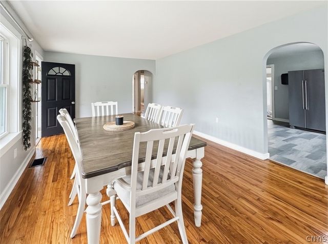 16 Homestead Road East, New Hartford, NY 13323