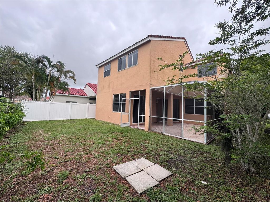 833 Stanton Dr, Weston, FL 33326