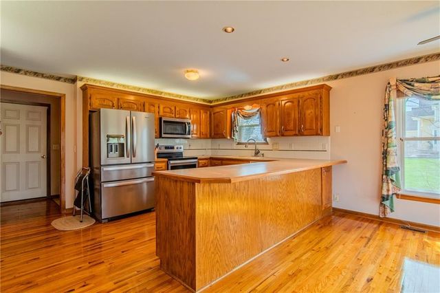 904 Allendale Lake Road, Greenwood, MO 64034