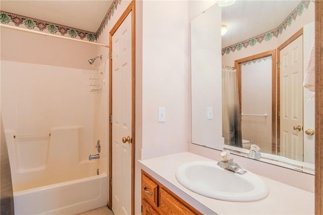 904 Allendale Lake Road, Greenwood, MO 64034