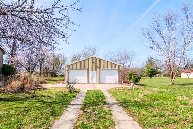 904 Allendale Lake Road, Greenwood, MO 64034