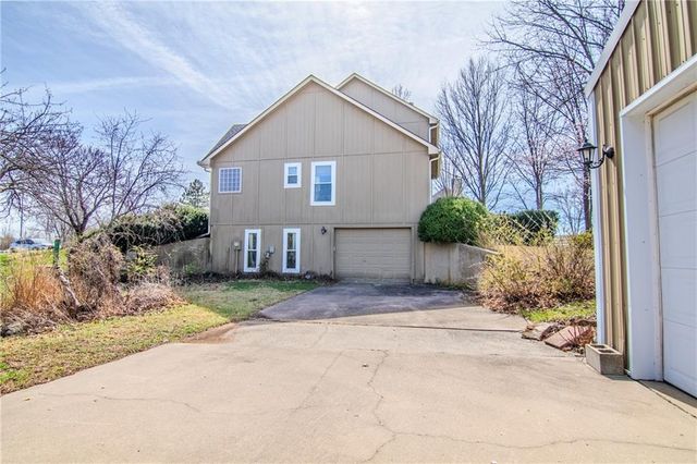 904 Allendale Lake Road, Greenwood, MO 64034