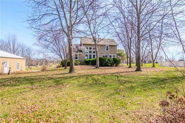 904 Allendale Lake Road, Greenwood, MO 64034